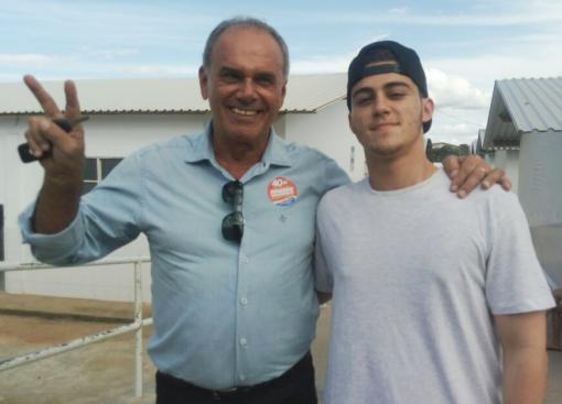 Atual prefeito de Brumado, Aguiberto Lima Dias votou durante a tarde 