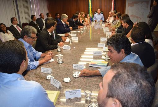 Governador Rui Costa recebe prefeitos do PSB; inclusive Eduardo Vasconcelos 