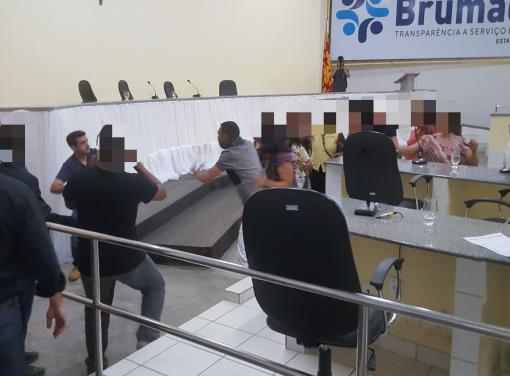 Brumado: sessão extraordinária acaba em pancadaria entre professor e secretário de Agricultura e Meio Ambiente 