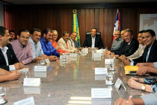 Brumado: Vice-prefeito e Secretário de Saúde participam de audiência com governador e prefeitos da região para tratar do Consórcio Regional de Saúde