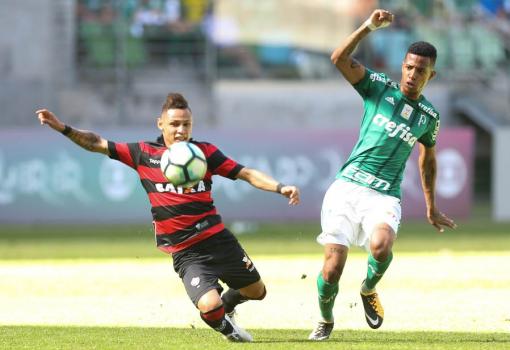 Vitória é derrotado pelo Palmeiras por 4x2 em São Paulo 