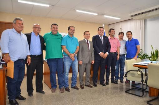 Deputado Marquinho Viana leva prefeitos à audiência com Secretário Cássio Ramos Peixoto 