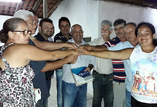 Deputado Erivelton Santana traz benefícios para associações rurais de Brumado