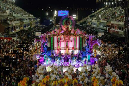 Mangueira leva o 18º título do Carnaval do Rio de Janeiro com homenagem a Maria Bethânia
