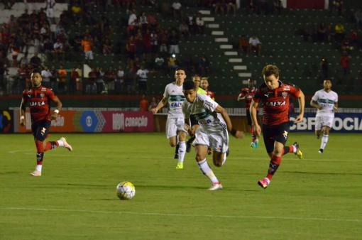 Vitória consegue derrotar o Coritiba por 3 x 1 em Feira de Santana 