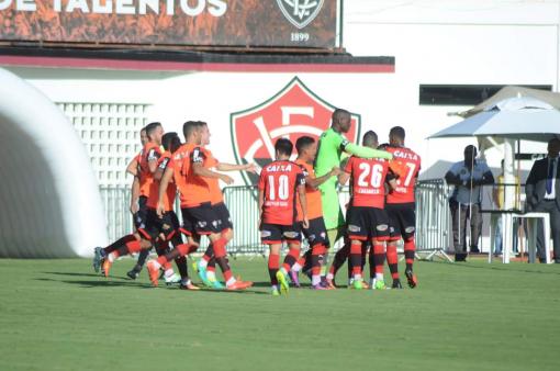 Vitória perde para o Palmeiras, mas confirma permanência na elite do futebol brasileiro 