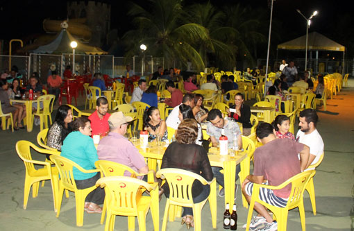 Fotos: Happy Hour no Clube Social de Brumado