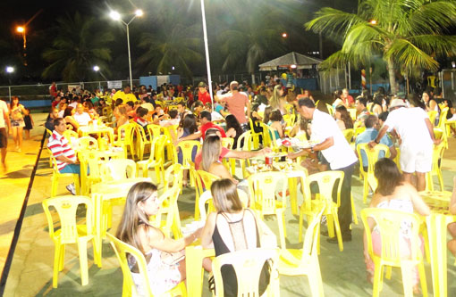 Fotos: Happy Hour no Clube Social de Brumado