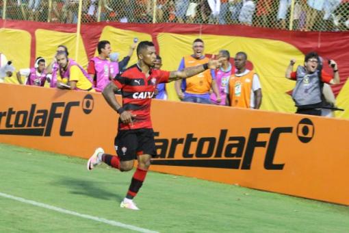 Vitória joga com raça, determinação bate o Atlético PR no Barradão e dá adeus ao Z-4 