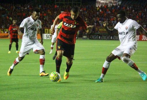 Vitória perde dois pênaltis consecutivo em três minutos e amarga derrota diante do Sport