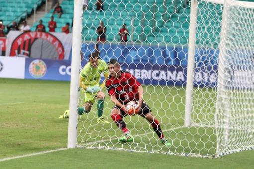 Vitória reage no segundo tempo e vence o Coritiba no jogo de ida pela Copa Sul-Americana