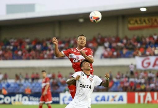 Vitória arranca empate diante do CRB no Rei Pelé e continua na caça ao líder 
