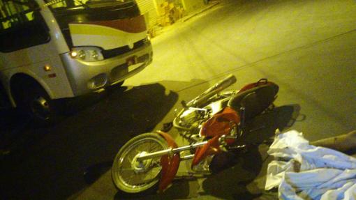 Brumado: Homem morre após colidir moto que conduzia contra micro-ônibus 