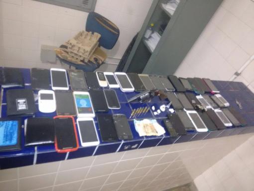 Brumado: Polícia interrompe festa regada a drogas; 63 pessoas foram conduzidas para a delegacia