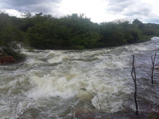 Brumado: Barragem do Rio do Antônio transborda 