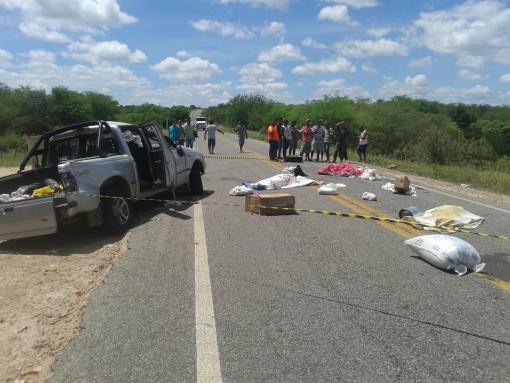 Tanhaçu: Três pessoas morrem e várias ficam feridas em grave acidente na BA-142 