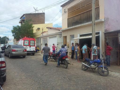 Brumado: idoso caiu de sacada de cerca de 4m de altura e teve traumatismo craniano 