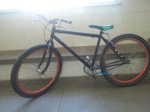 Brumado: homem rouba celular de estudante, foge de bicicleta e é preso pela PM