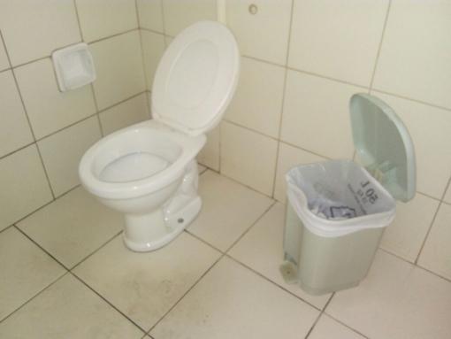 Feto de quatro meses é encontrado em lixeira no hospital de Brumado 