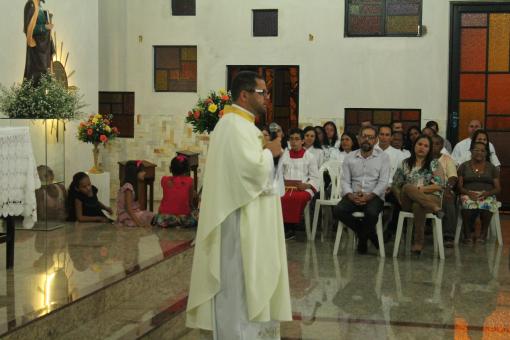 Emoção e gratidão marcam a despedida do padre Hélio Guimarães, em Aracatu 