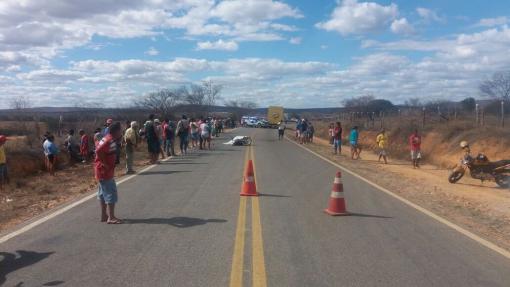 Motociclista morre após acidente envolvendo caminhão entre Malhada de Pedras e Guajeru 
