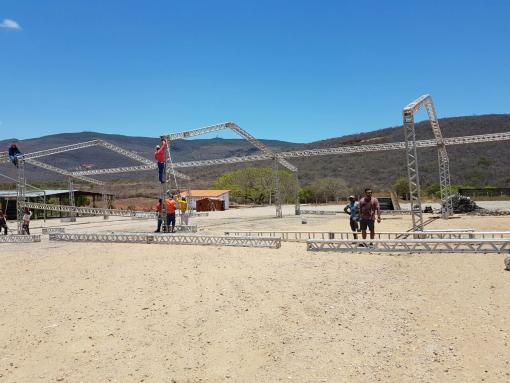 Brumado: Mega Estrutura da Arena Safadão começou a ser montada na manhã deste sábado (21)