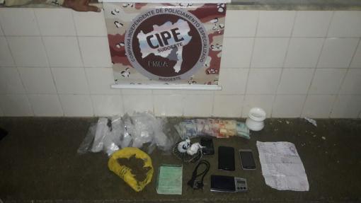 Brumado: Caesg apreende drogas e material do tráfico no Bairro Urbis IV