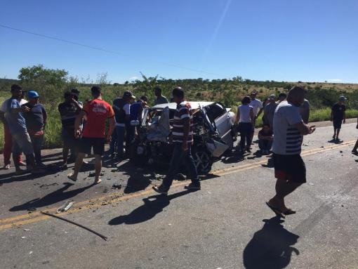 Colisão frontal seguida de capotamento causa morte de empresário na BA-262