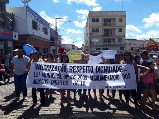 Barra da Estiva: profissionais da Educacão paralisam atividades após prefeito João Didi descumprir Lei do Piso Salarial