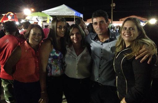 A deputada Ivana Bastos parabeniza Licínio de Almeida pelos seus 52 anos