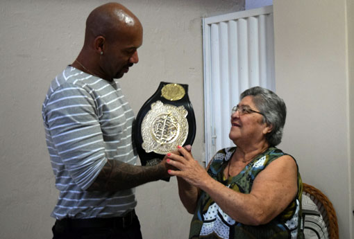 Em Brumado, João Almeida 'Izidoro' agradece apoio dos brumadenses após conquistar o cinturão dos pesos pesados do Jungle Fight