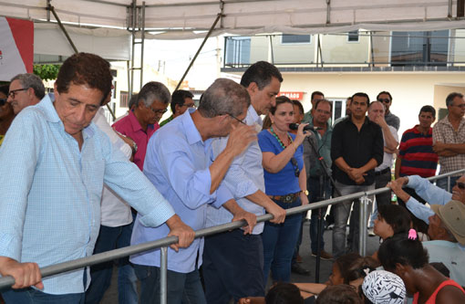 Ivana Bastos acompanha governador em ato para construção de unidades escolares em Lagoa Real e Rio do Antônio