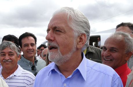 GREVE: WAGNER NEGA TER FEITO ACORDO