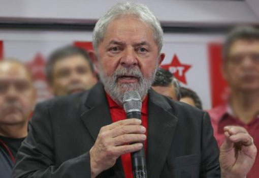Juiz retira benefícios do ex-presidente Lula, preso em Curitiba
