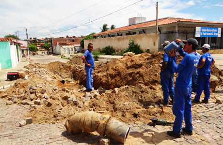 Embasa atua para normalizar abastecimento em bairros de Brumado e Malhada de Pedras