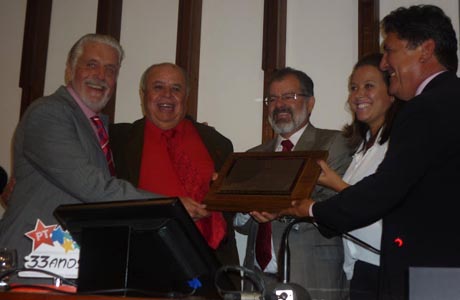 JOÃO BONFIM ENTREGA TÍTULO DE CIDADÃO A JONAS PAULO