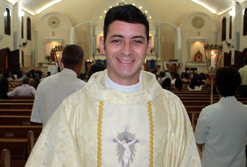Brumado: Comunidade Matriz realizou missa em louvor aos 10 anos de sacerdócio do Padre Waldeck