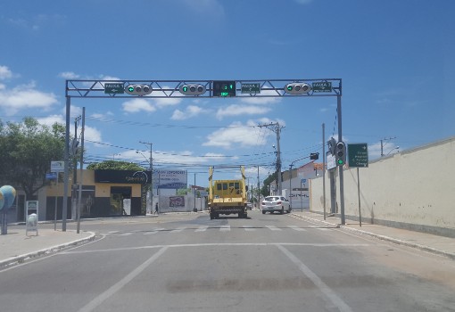 Brumado: SMTT instala novas estruturas de base semafórica na Praça Senhor do Bonfim 
