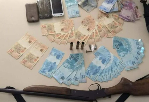 Paramirim: Polícias Civil e Militar apreendem dinheiro falsificado e prendem dois