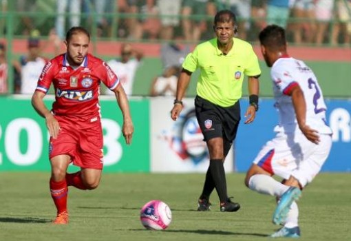 Em estreia no Baianão, Bahia perde fora de casa