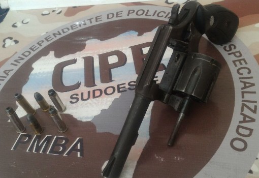 Brumado: dupla é detida e arma de fogo apreendida na Fazenda Campo Seco II