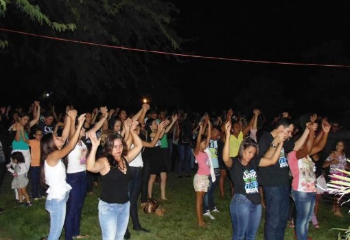 Brumado: luau realizado no Sítio Taqueré reuniu jovens católicos em momento de louvor e pregação