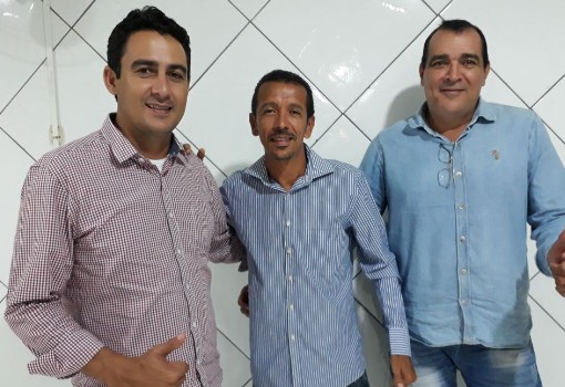 Brumado: vereador Lek Cabeleireiro declara apoio aos pré-candidatos Márcio Moreira e Manelão