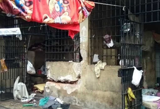 Brumado: vistoria as celas da delegacia foi realizada nesta sexta (27); celulares, faca e outros objetos foram apreendidos