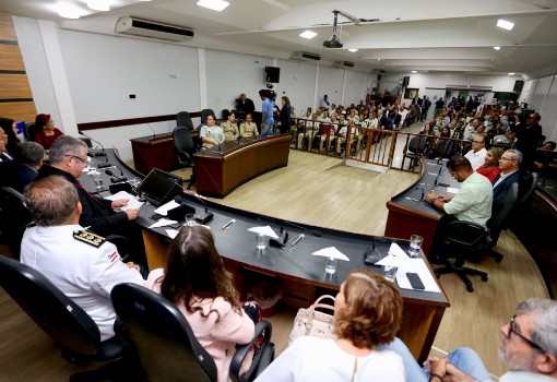 Coronel instala Assembleia Legislativa em Conquista  e entrega comendas a dois oficiais da Polícia Militar