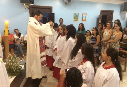 Brumado: Comunidade Nossa Senhora Aparecida promoveu a investidura de vários Coroinhas