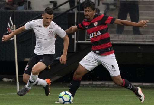 Vitória perde para o Corinthians e se despede da Copa do Brasil