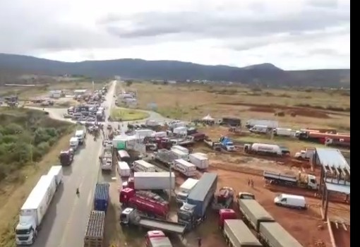 Caminhoneiros continuam com a Manifestação em Brumado