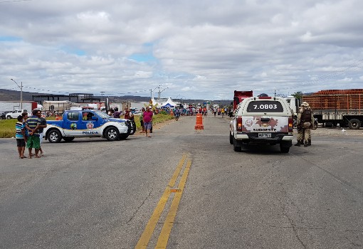 Brumado: Caesg negocia com caminhoneiros a liberação de duas carretas carregadas de milho