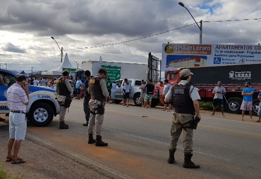 Brumado: polícia sugere a motoristas que desejam deixar o protesto sigam viagem; caminhoneiros permanecem em manifestação 